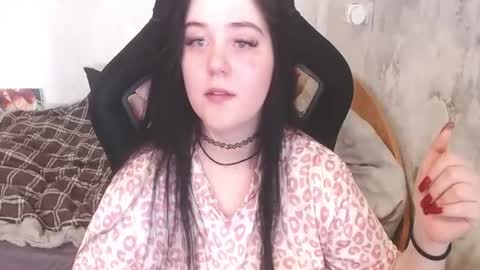 your_8a8y online show from June 14, 12:27 pm