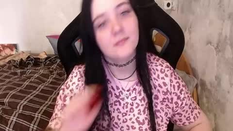 your_8a8y online show from June 5, 3:54 am