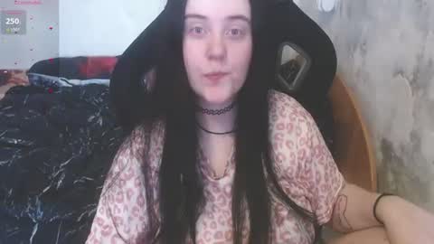your_8a8y online show from June 25, 12:18 pm