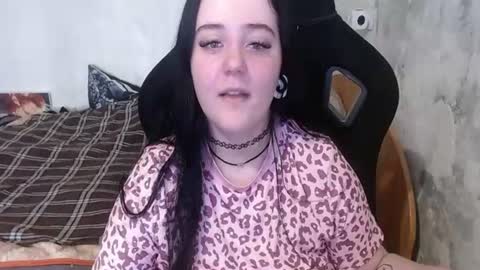 your_8a8y online show from June 21, 4:05 am