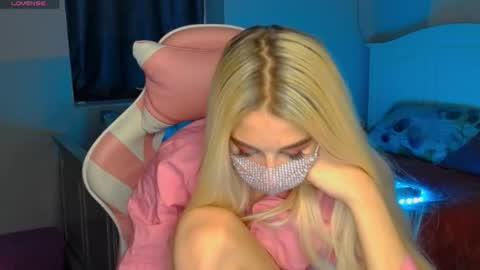 Snapshot of your___barbie chatting on January 6, 11:42 pm Barbie online show from January 6, 11:42 pm