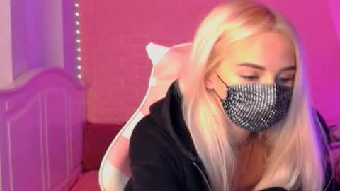 Snapshot of your___barbie chatting on February 10, 7:17 pm Barbie online show from February 10, 7:17 pm