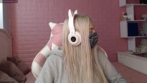 Snapshot of your___barbie chatting on February 8, 8:10 pm Barbie online show from February 8, 8:10 pm