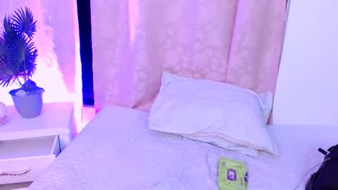 Snapshot of your_girl_of_dreams chatting on September 20, 2:54 am Natt online show from September 20, 2:54 am