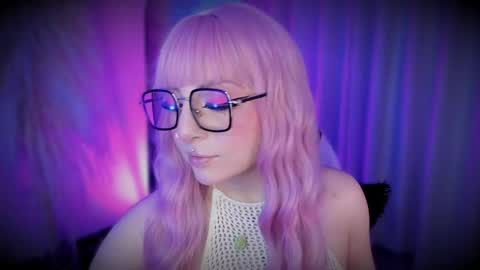 Cami independent model online show from May 2, 6:49 am