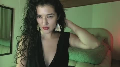 yourdreamgirl2025 online show from May 2, 12:14 am