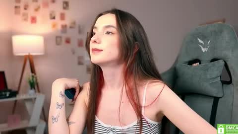 Snapshot of yourfrenchteacher chatting on October 4, 9:30 pm Chloe online show from October 4, 9:30 pm
