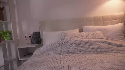 yourlittlesunrise_ online show from July 25, 7:37 am