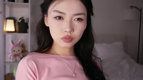 yourlittlesunrise_ online show from May 6, 4:49 am