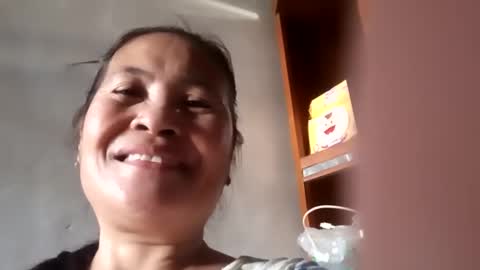 Snapshot of yourlove_regine chatting on January 25, 7:38 am Regine online show from January 25, 7:38 am