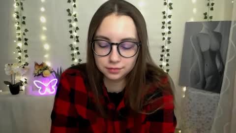 Snapshot of yours_piece_of_happiness_ chatting on February 10, 6:53 am Happy online show from February 10, 6:53 am