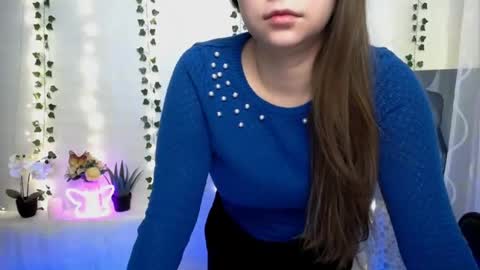 Snapshot of yours_piece_of_happiness_ chatting on January 22, 6:42 am Happy online show from January 22, 6:42 am