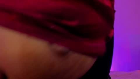 Val online show from April 30, 8:57 pm