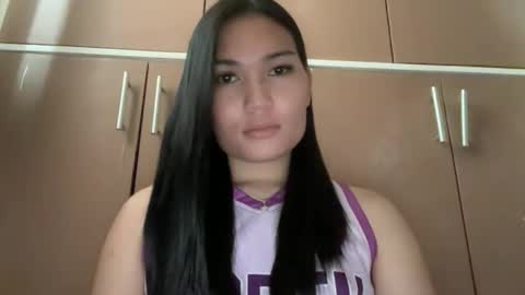 yrdrmgrl_jennie26 online show from February 3, 6:51 am