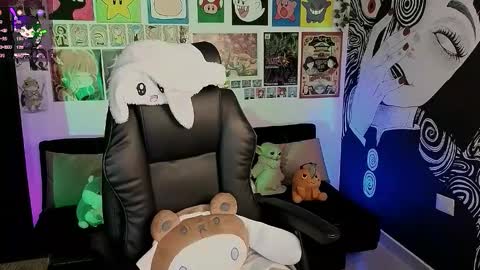    rawr   Anne Independent model      online show from September 10, 1:49 am