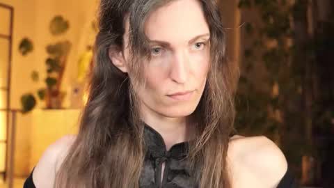 yulla dao online show from November 22, 5:15 pm