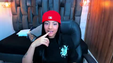 yumeko_michael online show from June 13, 8:50 pm