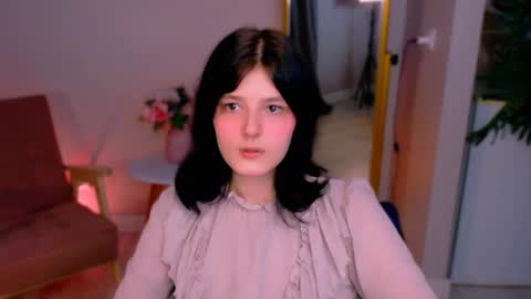 Yumi online show from May 4, 1:48 pm