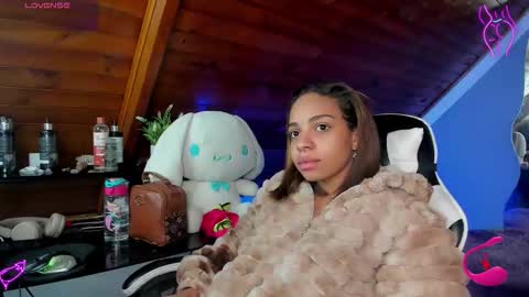 yumi_hanna online show from January 15, 1:11 am