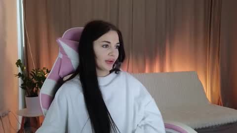 yumieast online show from January 15, 7:58 am