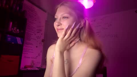 Snapshot of yunarosee chatting on October 18, 10:00 pm yunarosee online show from October 18, 10:00 pm