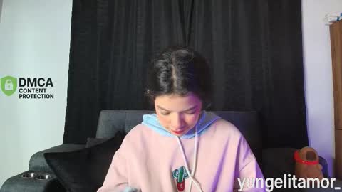 Snapshot of yungelitamor_ chatting on September 29, 5:01 am ELITA online show from September 29, 5:01 am