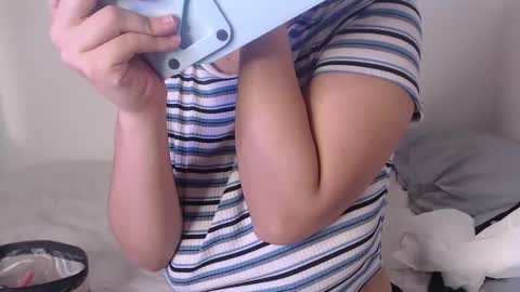 Snapshot of yungelitamor_ chatting on February 11, 5:05 am ELITA online show from February 11, 5:05 am