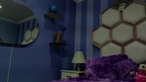 yvi online show from May 2, 11:57 am
