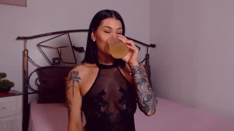 I V Y   online show from June 15, 7:47 pm