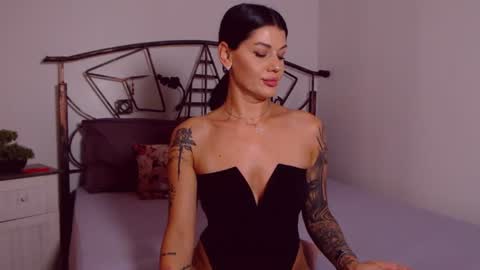 I V Y   online show from July 9, 8:55 pm