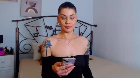 I V Y   online show from January 7, 8:52 pm