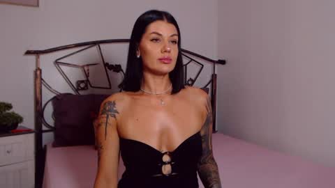 I V Y   online show from June 30, 8:08 pm