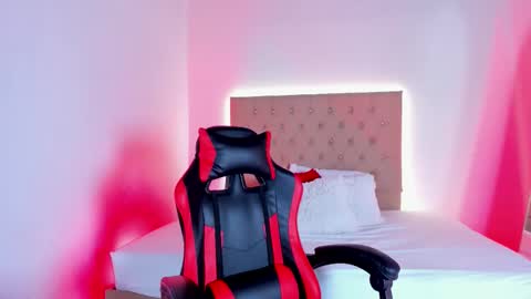 Zafiro Brown online show from October 16, 11:35 am