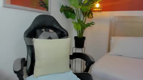 Z A K I A online show from March 12, 3:58 pm