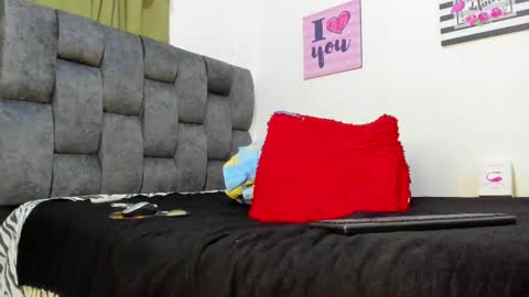 Snapshot of zamara_rios chatting on February 18, 9:31 pm Zamara Rios online show from February 18, 9:31 pm