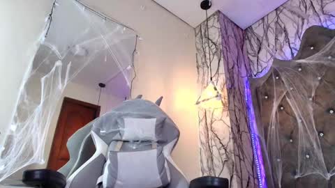   online show from October 15, 9:39 pm