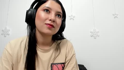 zammii69 online show from December 15, 8:36 pm