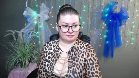 zannadreil online show from November 10, 10:05 pm