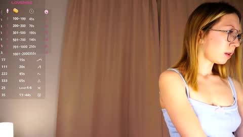 Snapshot of zara_shine chatting on October 15, 5:48 pm Criss online show from October 15, 5:48 pm