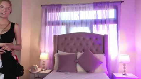 ZaraQuiinn online show from November 18, 3:02 pm