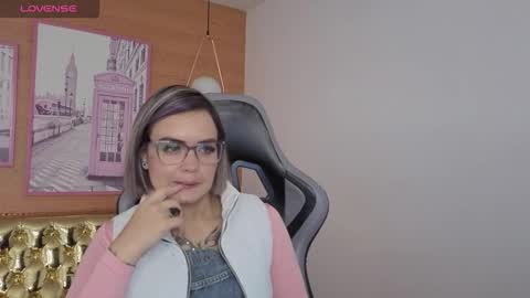 Isabella online show from March 8, 1:04 pm