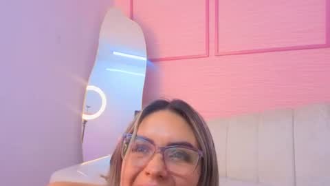 Isabella online show from June 12, 2:25 pm
