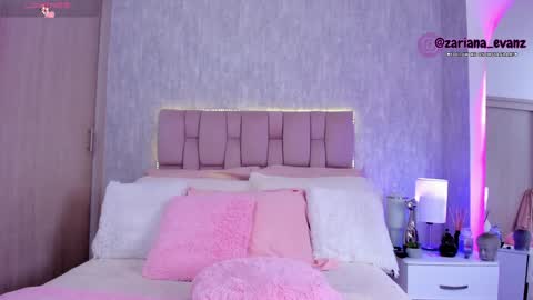 Snapshot of zarianaevanz chatting on January 19, 9:23 pm Zariana online show from January 19, 9:23 pm