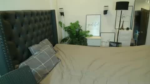 Zeeel   online show from May 18, 10:49 pm