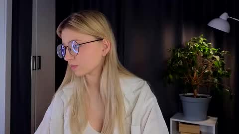 Avi online show from November 16, 2:28 pm