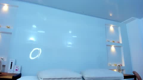 Zenda Evans online show from October 6, 4:07 am