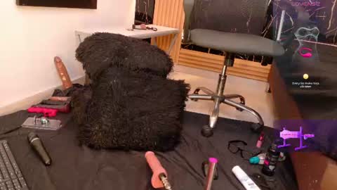 ZHAMIRA  ANDRES online show from August 4, 10:16 pm