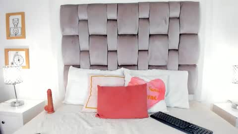 zharia_lux25 online show from February 12, 11:45 am