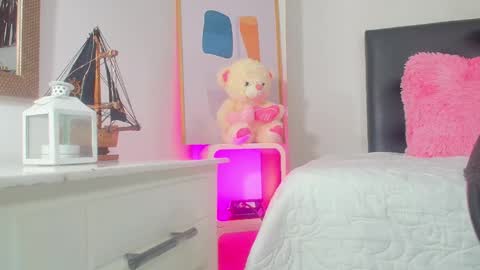 zhia  zeus online show from March 17, 11:53 pm