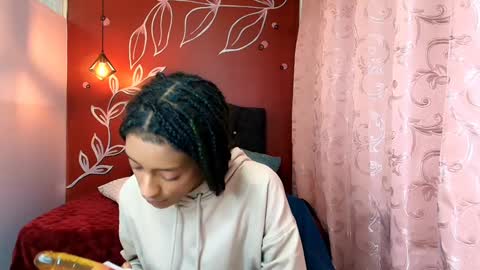 Zia Green online show from January 4, 8:05 pm